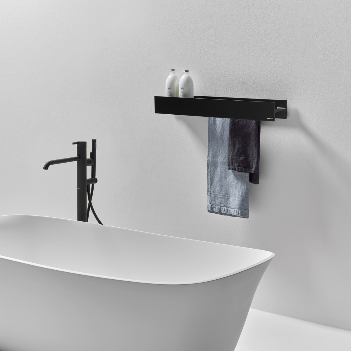 EMBOSSED LACQUERED BLACK