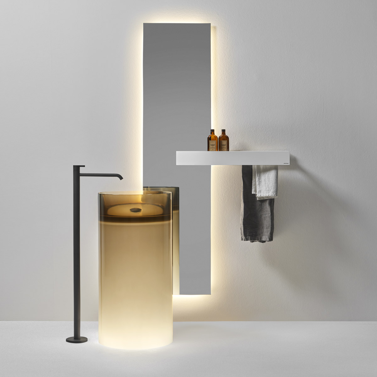 EMBOSSED LACQUERED WHITE