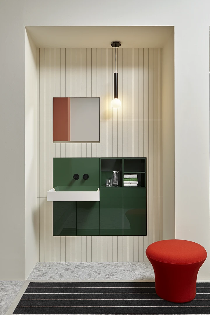 a protagonist of the bathroom environment