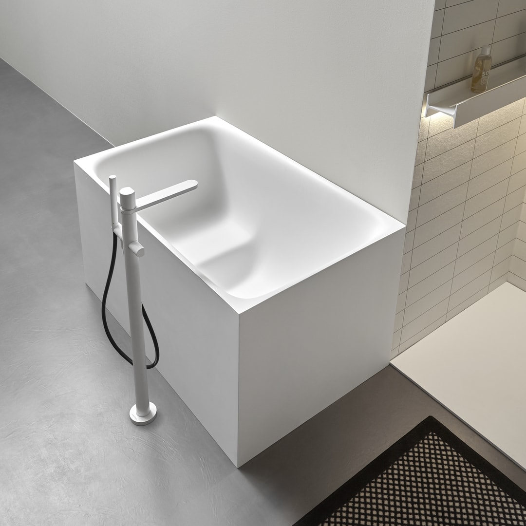 Compact, essential, capable of welcoming and enveloping