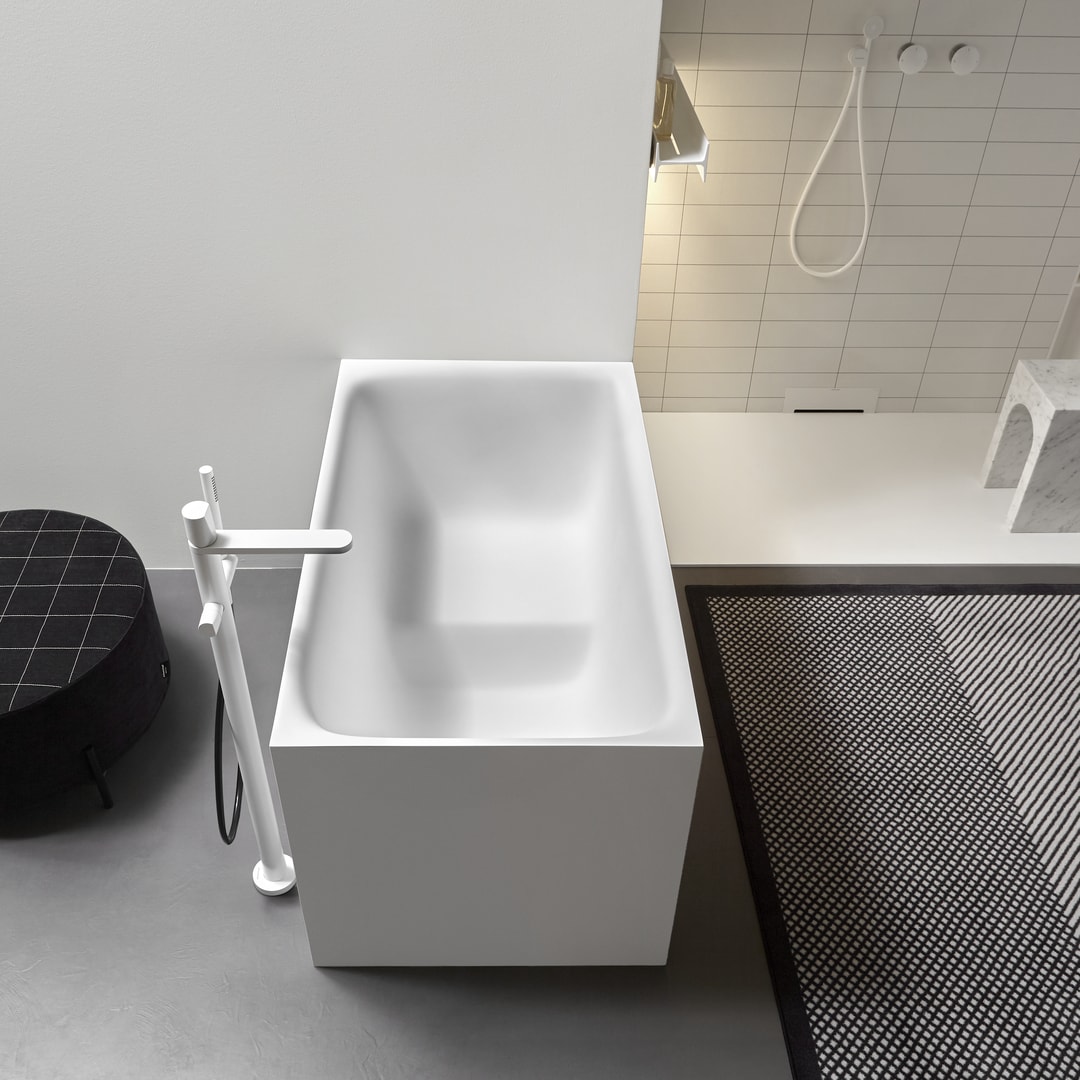 Compact, essential, capable of welcoming and enveloping