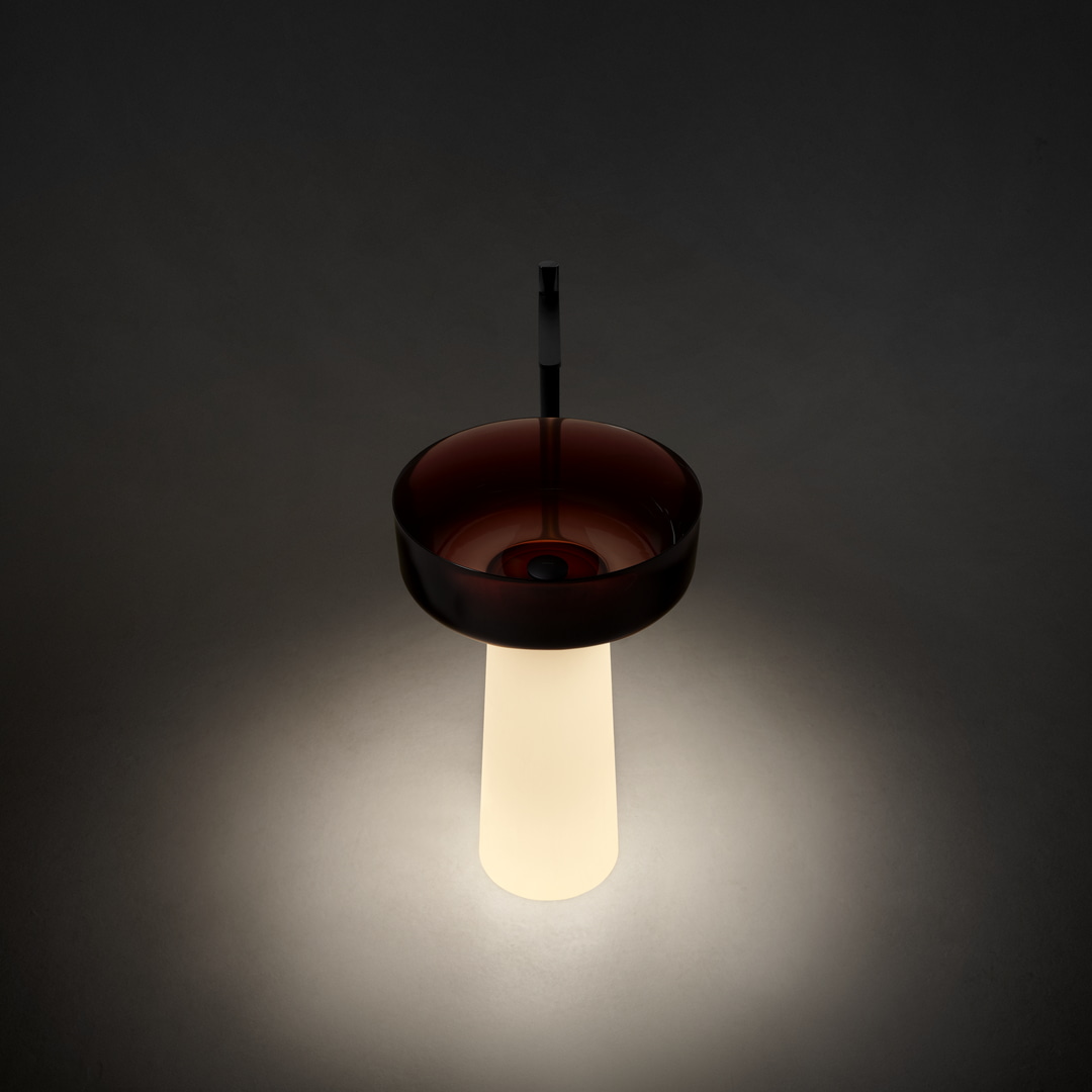 Between light and material, between solidity and lightness