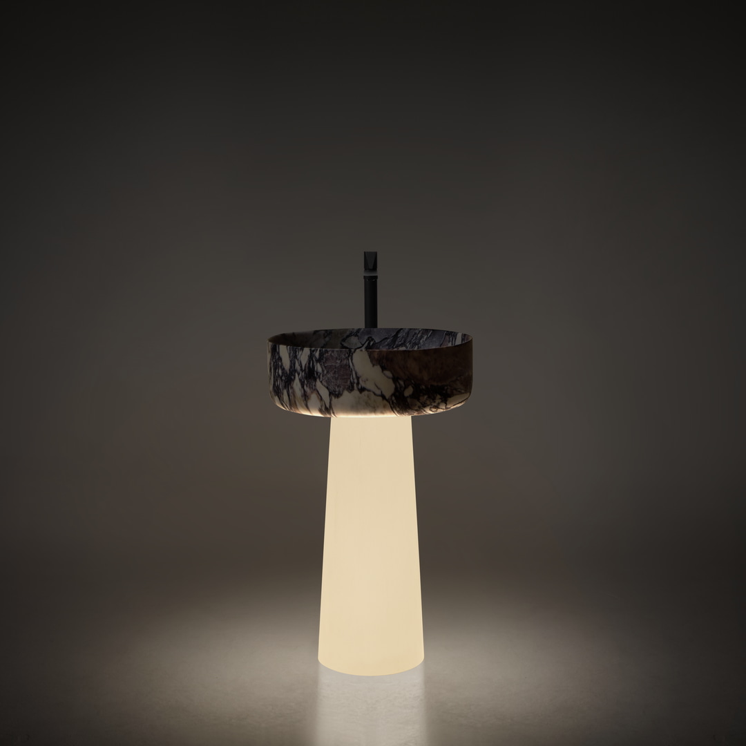 Between light and material, between solidity and lightness