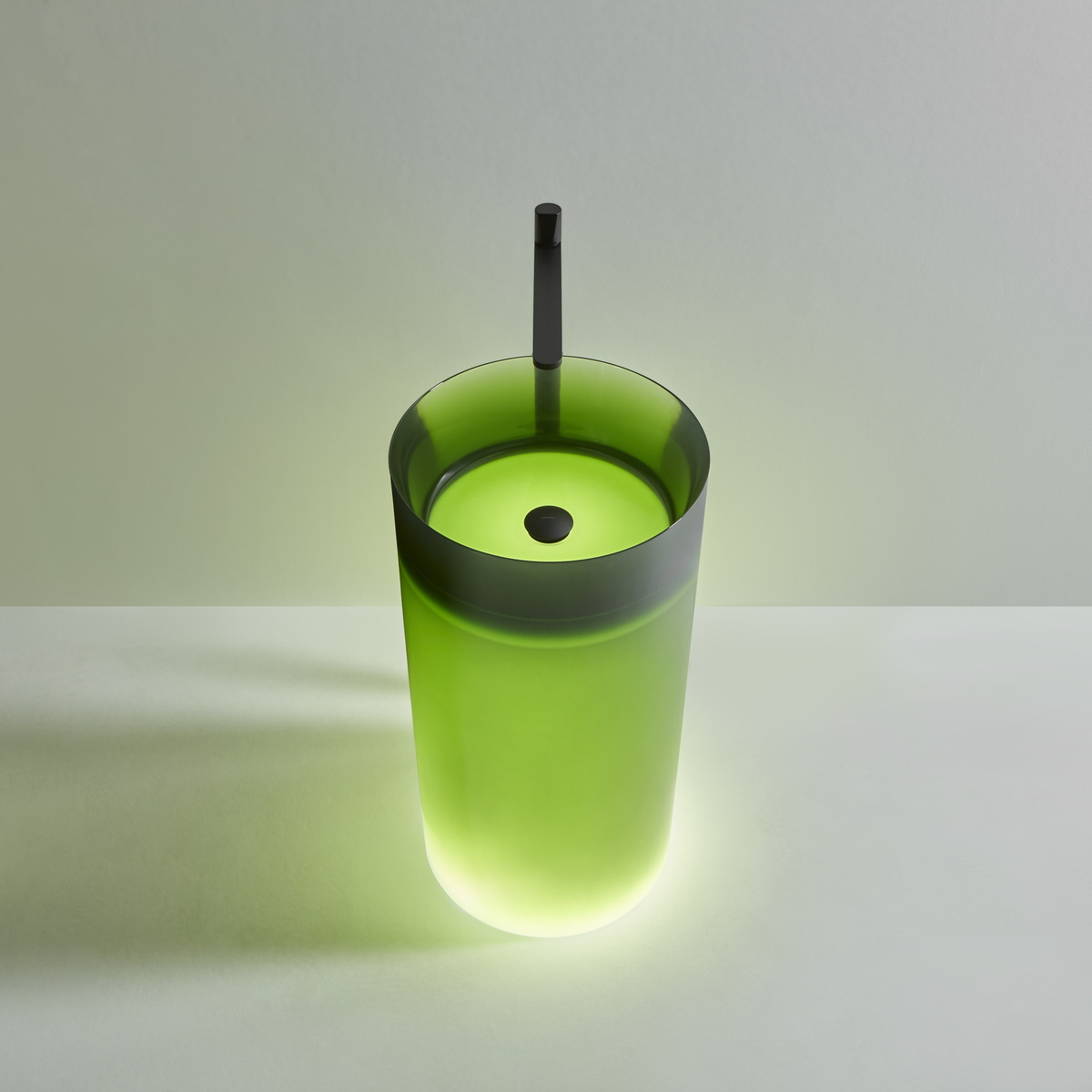 Light and delicate like a gust of wind