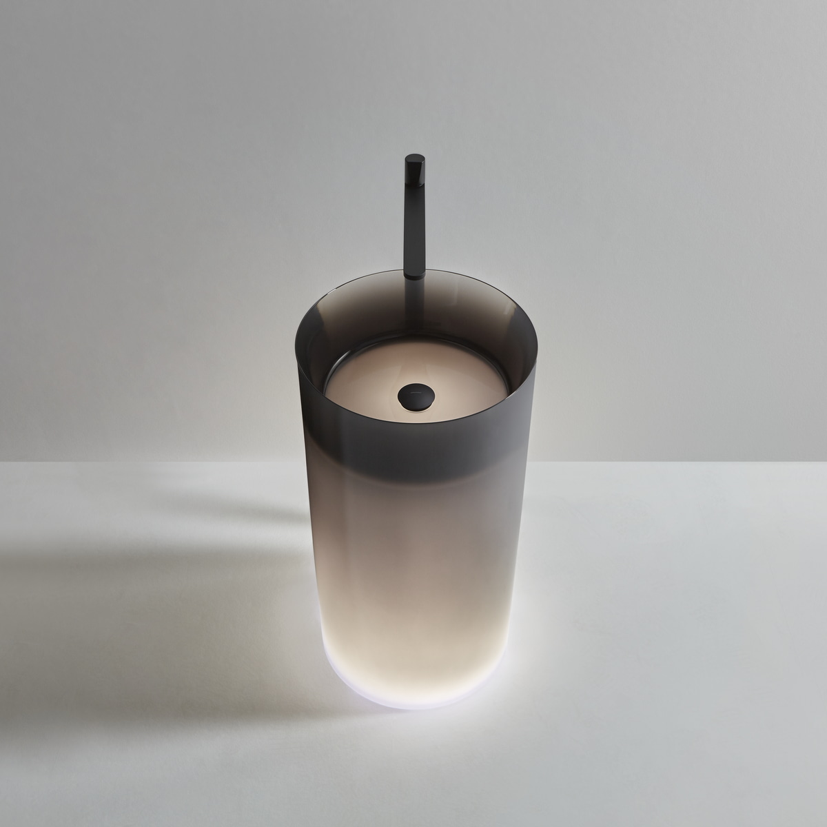 Light and delicate like a gust of wind