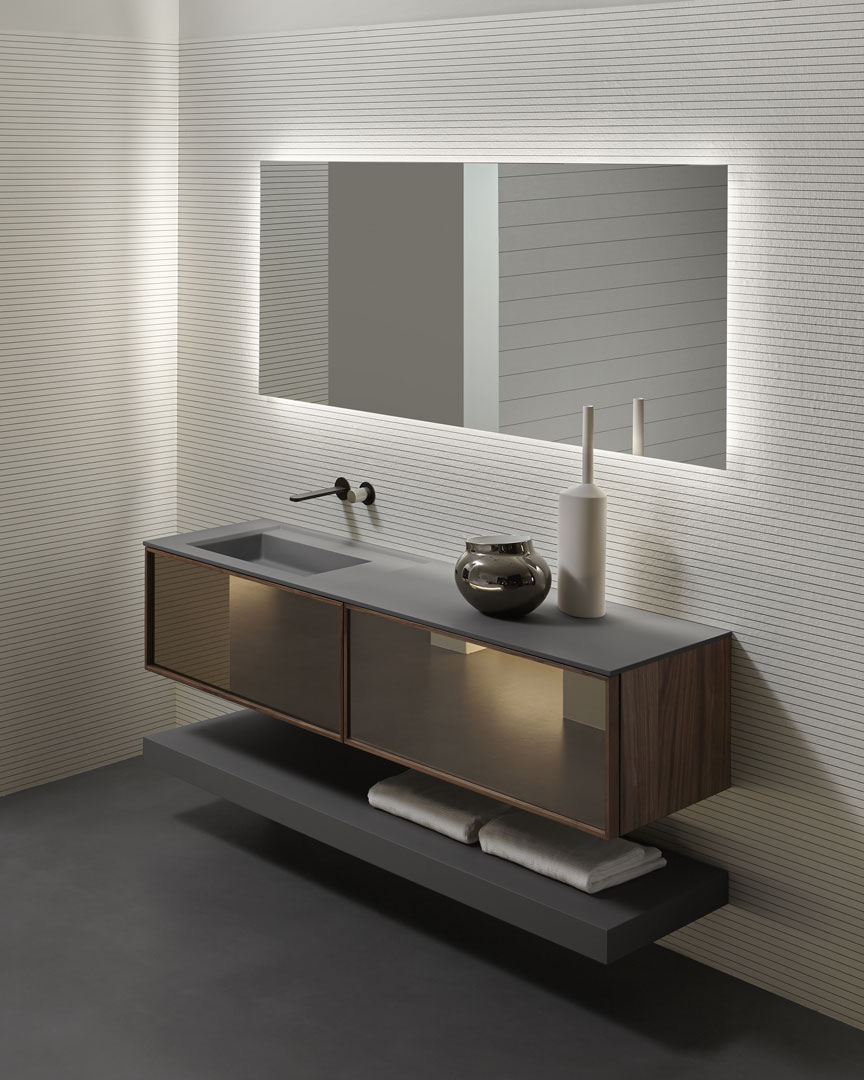 perfect in its simplicity but enriched by the charm of the material