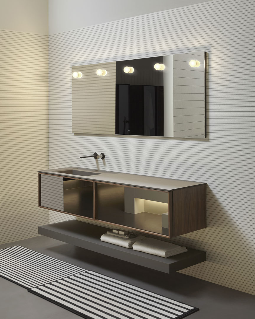 perfect in its simplicity but enriched by the charm of the material