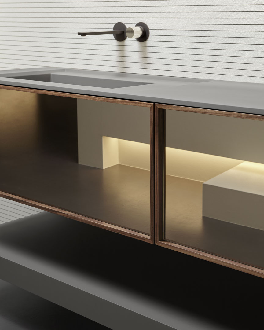 perfect in its simplicity but enriched by the charm of the material