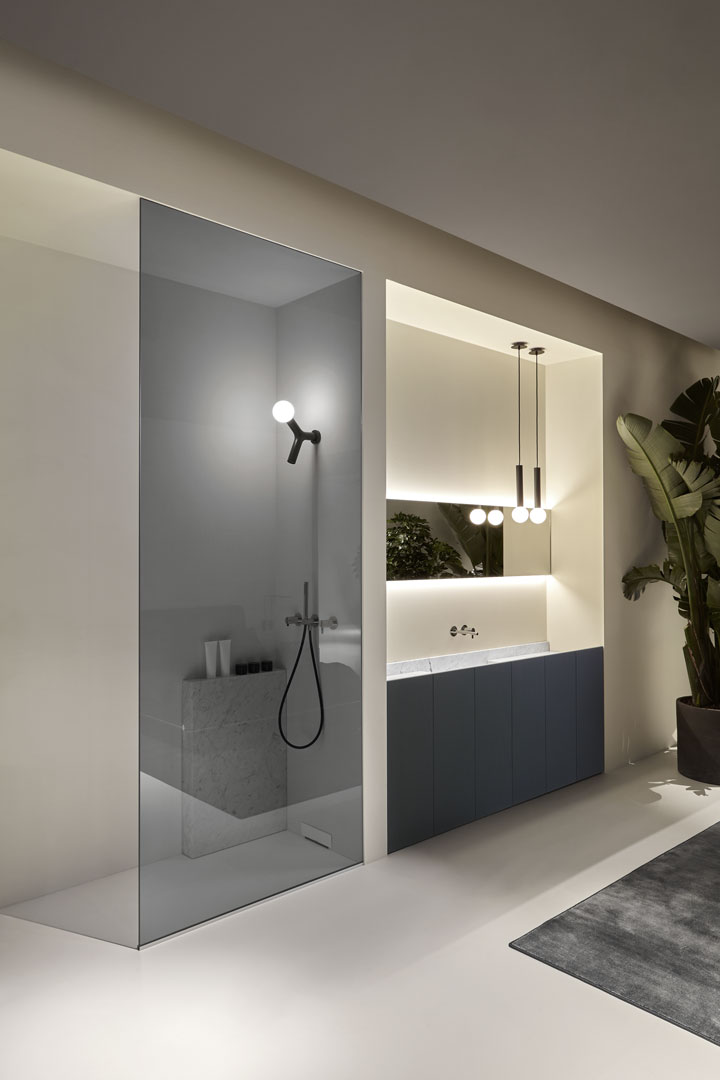 The IP67 LED lighting turns on simultaneously with the water supply.