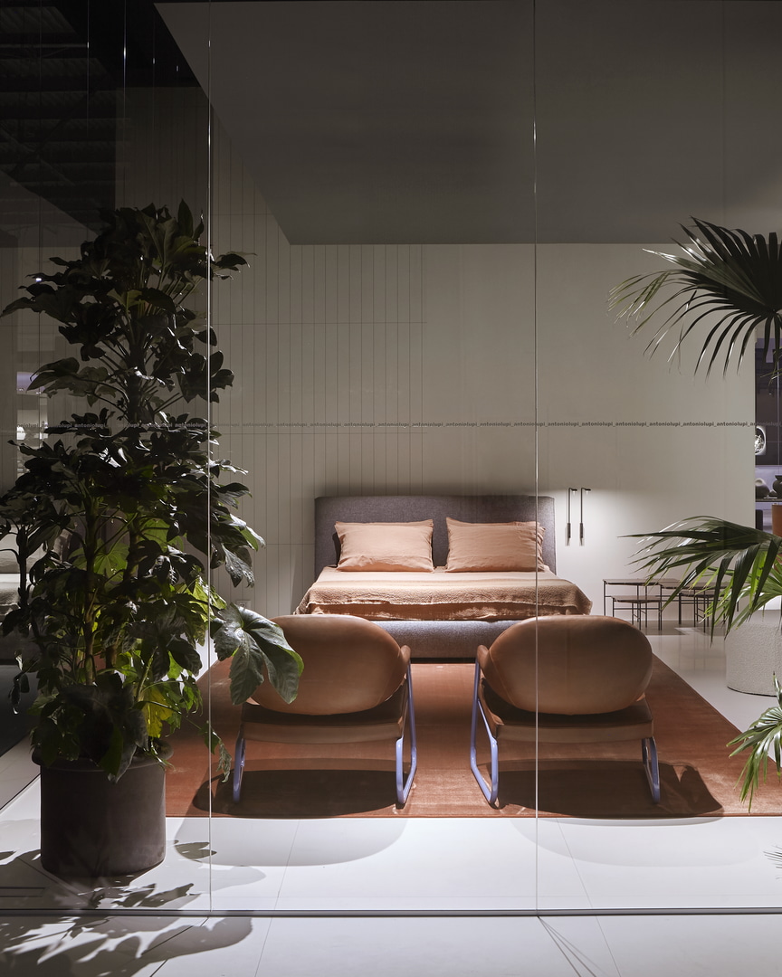 A metal tubing that designs the space of relaxation