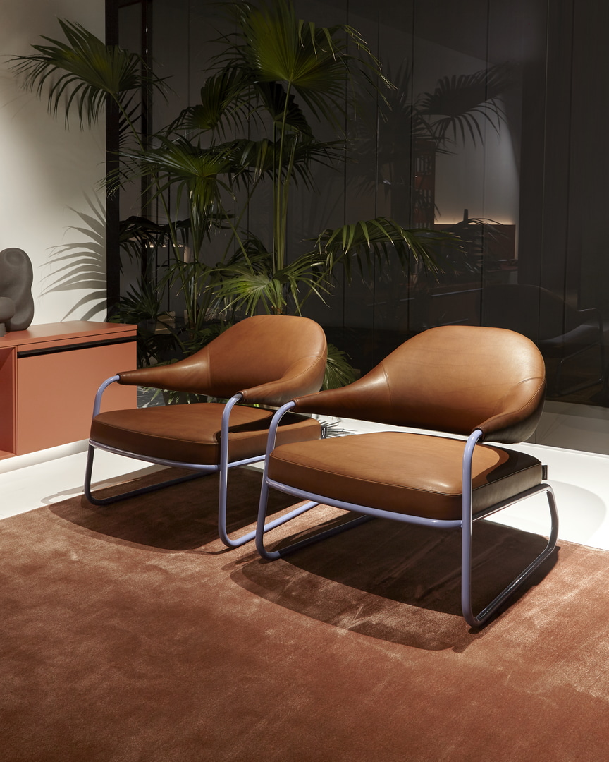 A metal tubing that designs the space of relaxation