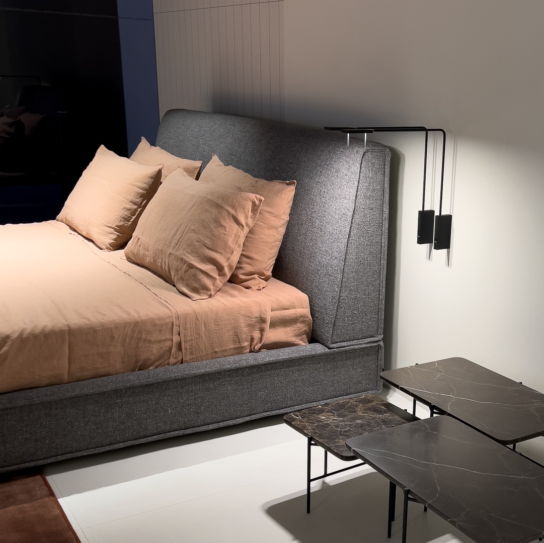 into an architectural facade that changes the hierarchies of the project