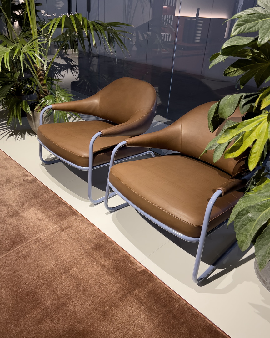 A metal tubing that designs the space of relaxation