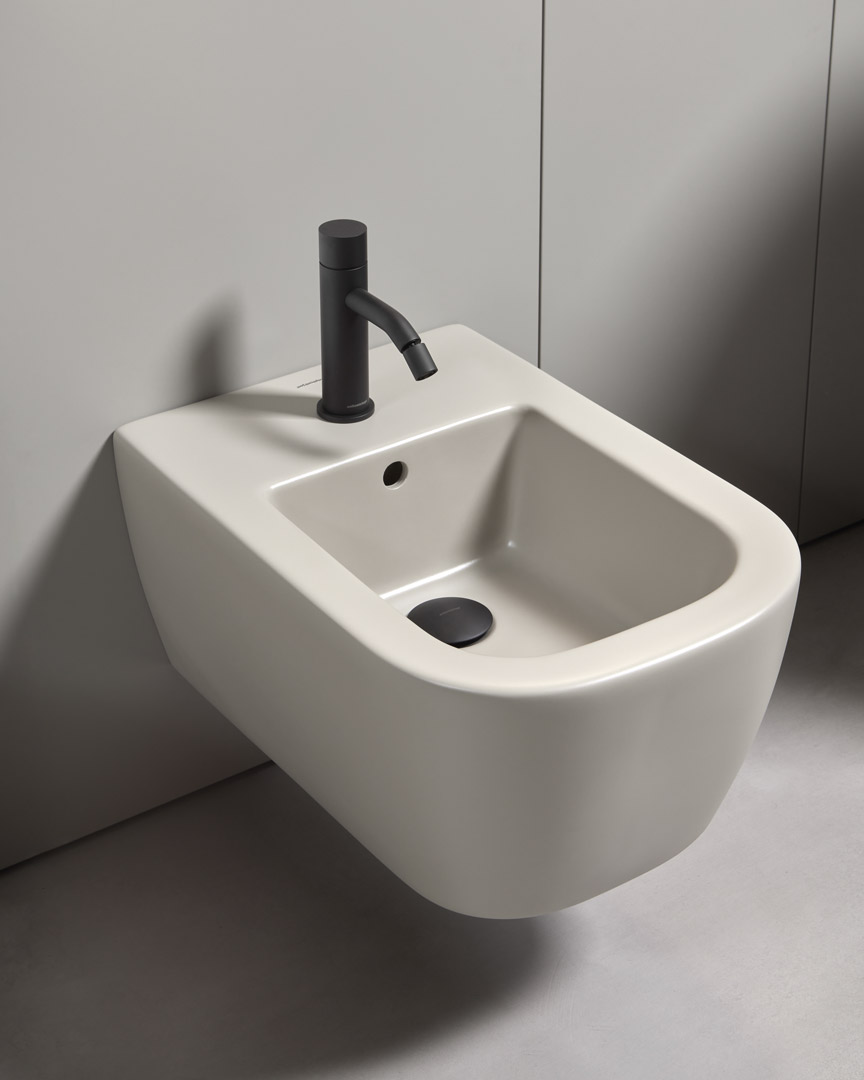 A pure and absolute geometry 