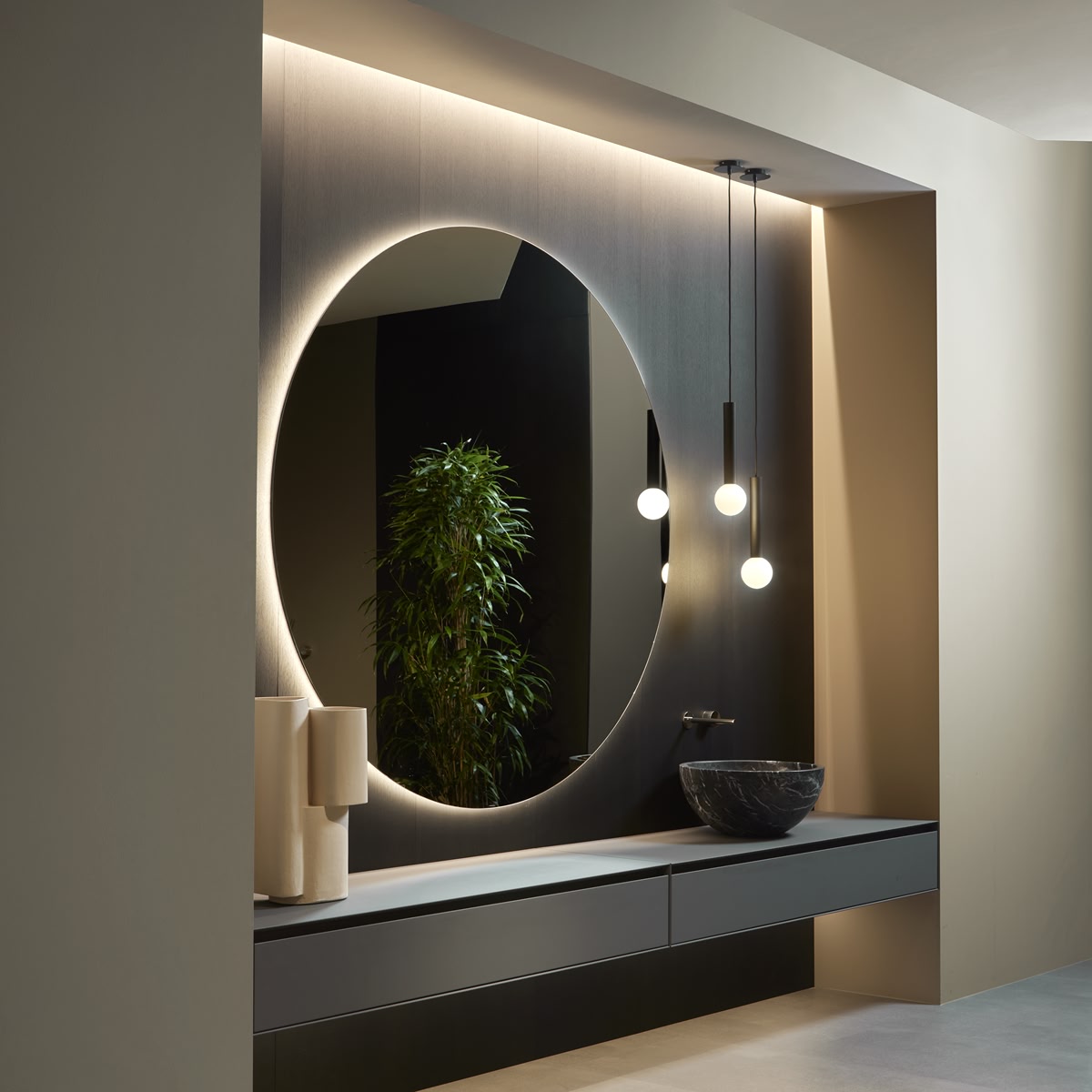 a texture that dialogues with light and gives three-dimensionality to surfaces