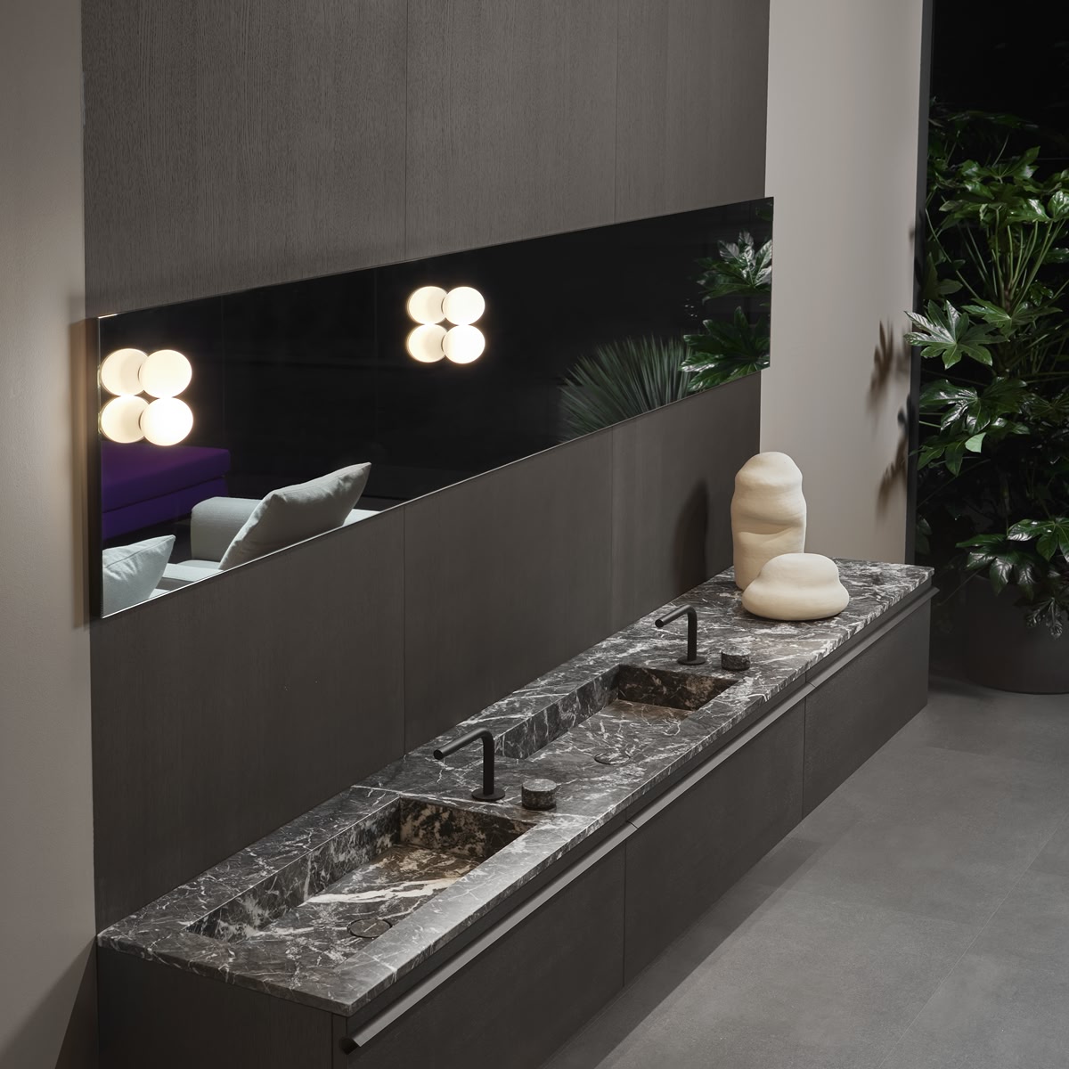 a texture that dialogues with light and gives three-dimensionality to surfaces