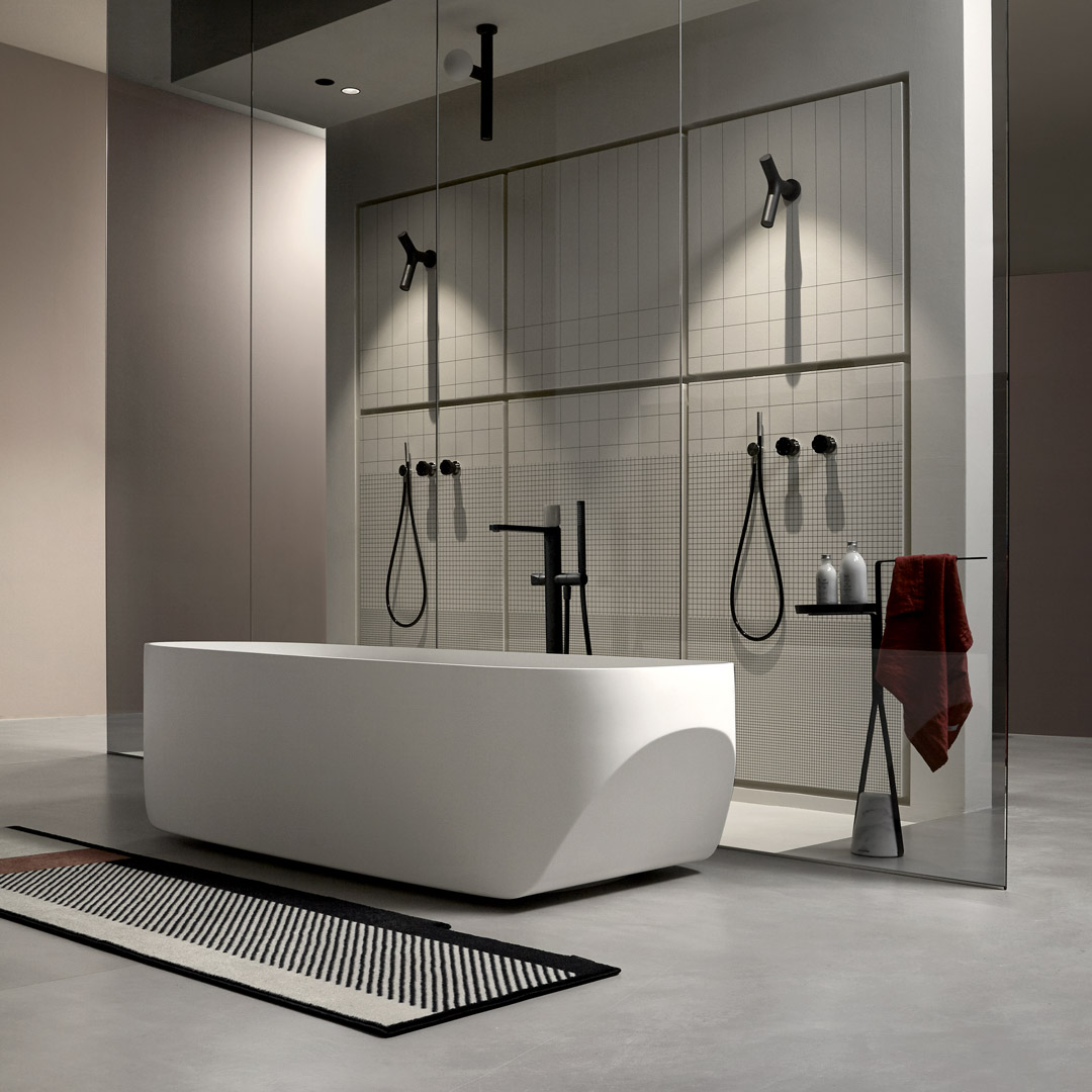 colors that allow the bathtub to fit into the mood of the bathroom