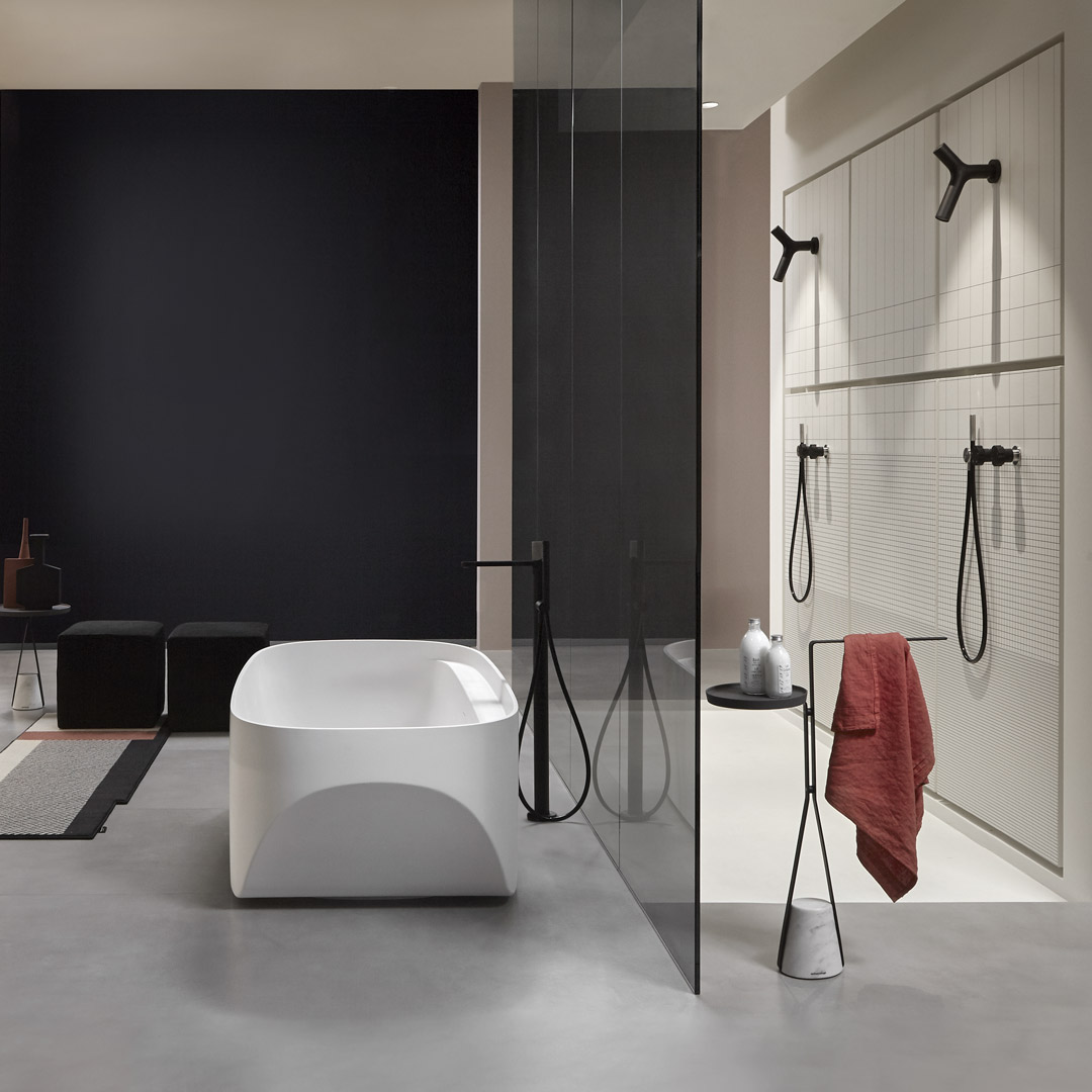 colors that allow the bathtub to fit into the mood of the bathroom