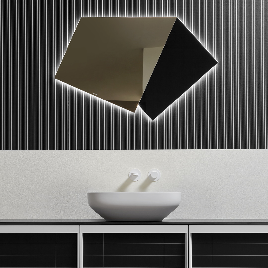 The modern and transversal image