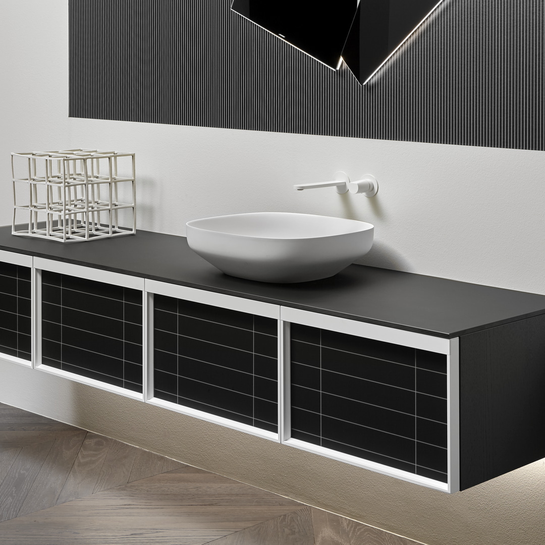 The modern and transversal image