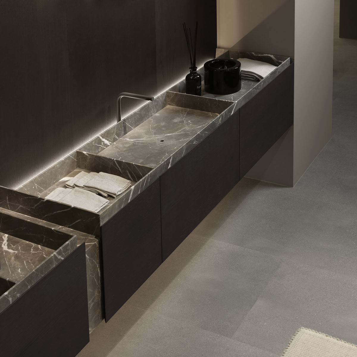 the infinite chromatic shades