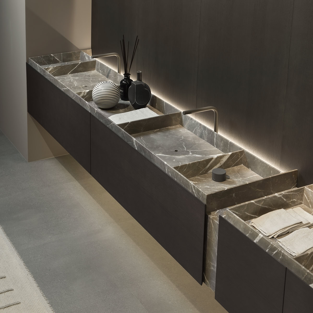 the infinite chromatic shades