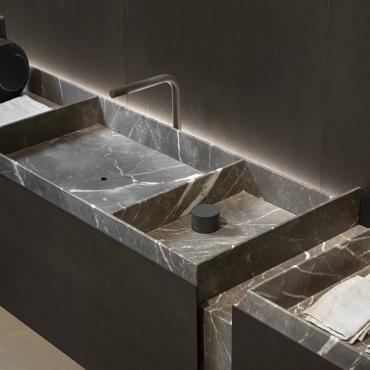 the infinite chromatic shades