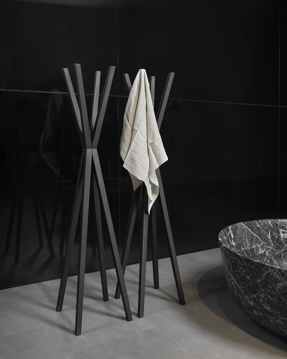 Extreme cleanliness, nothing else in sight