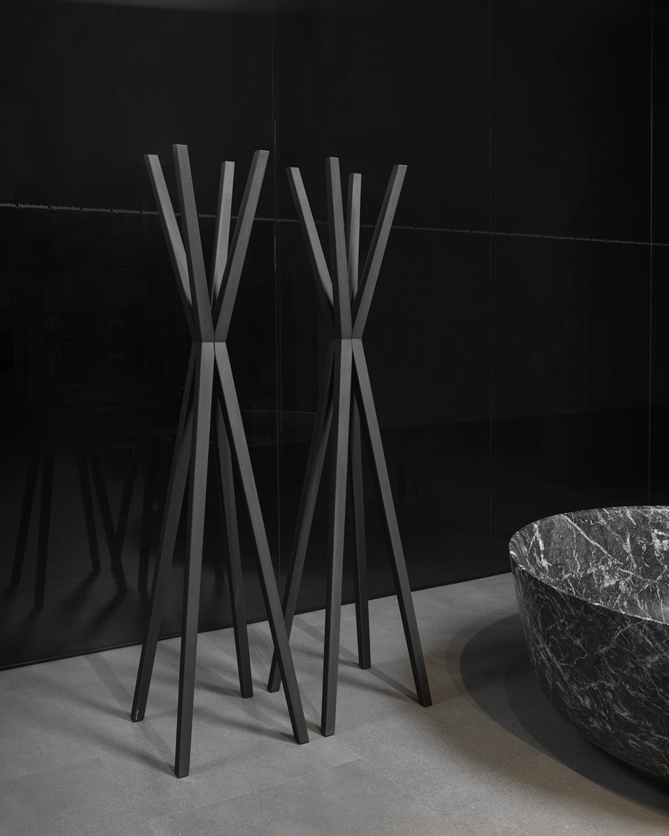 Extreme cleanliness, nothing else in sight