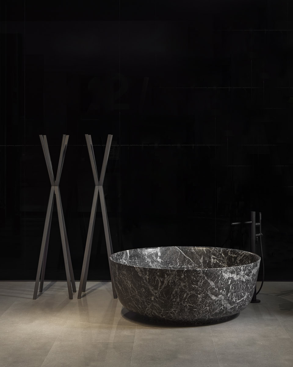 Extreme cleanliness, nothing else in sight