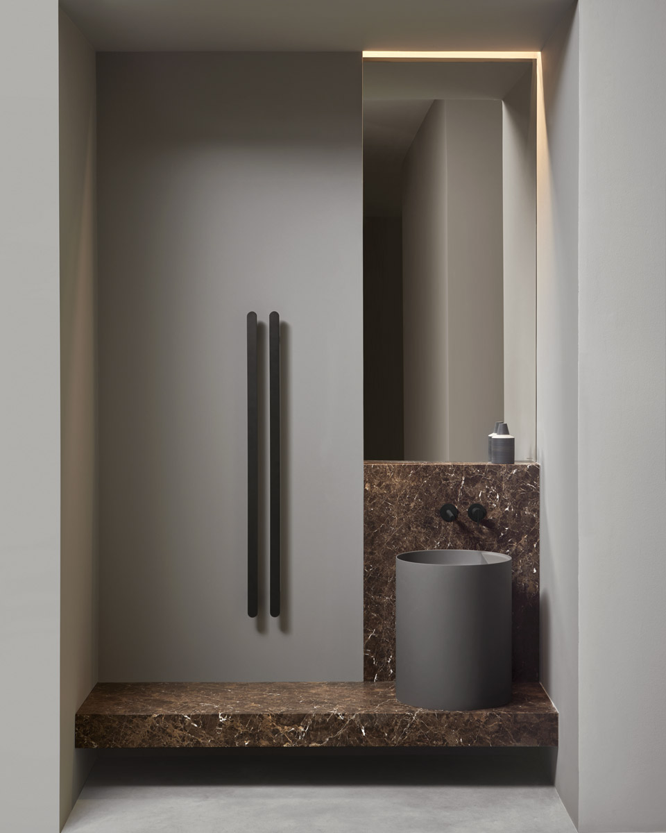 foregrounds and perspective backdrops that furnish the bathroom environment