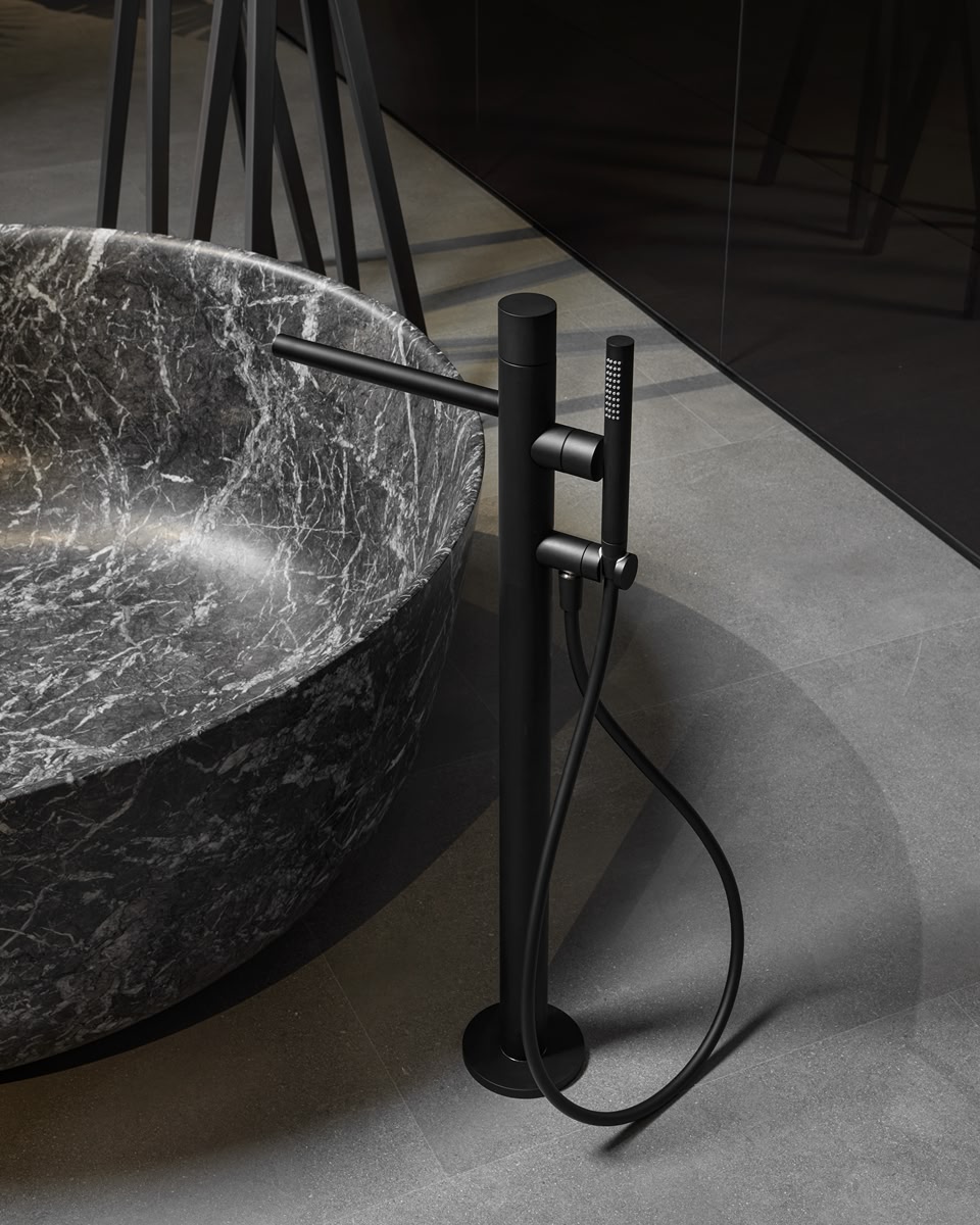 A pure and absolute geometry 