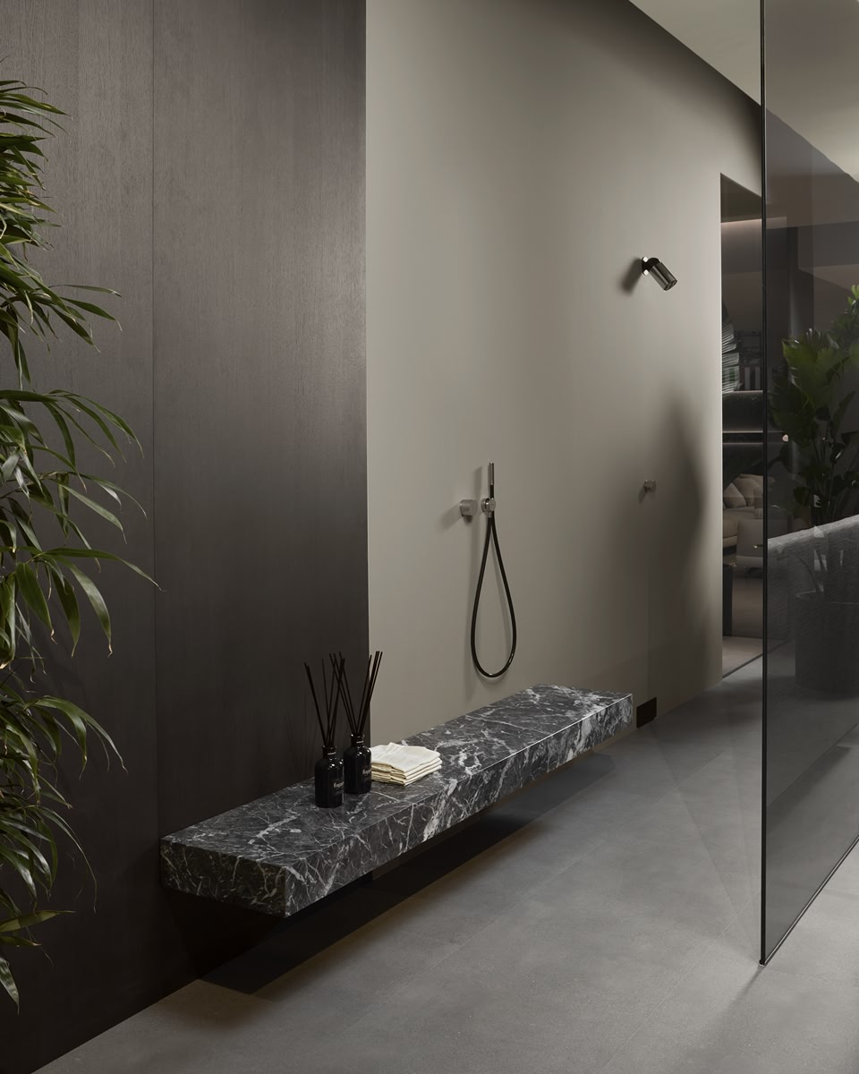 A pure and absolute geometry 