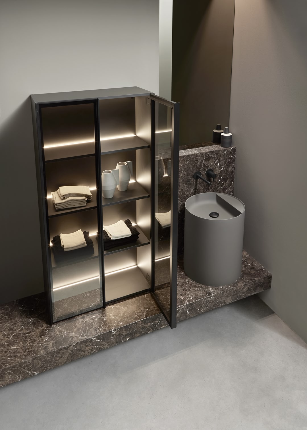 foregrounds and perspective backdrops that furnish the bathroom environment