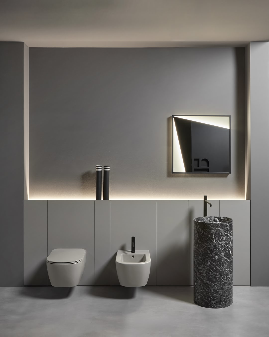 a boiserie that unifies indentations, projections and thicknesses