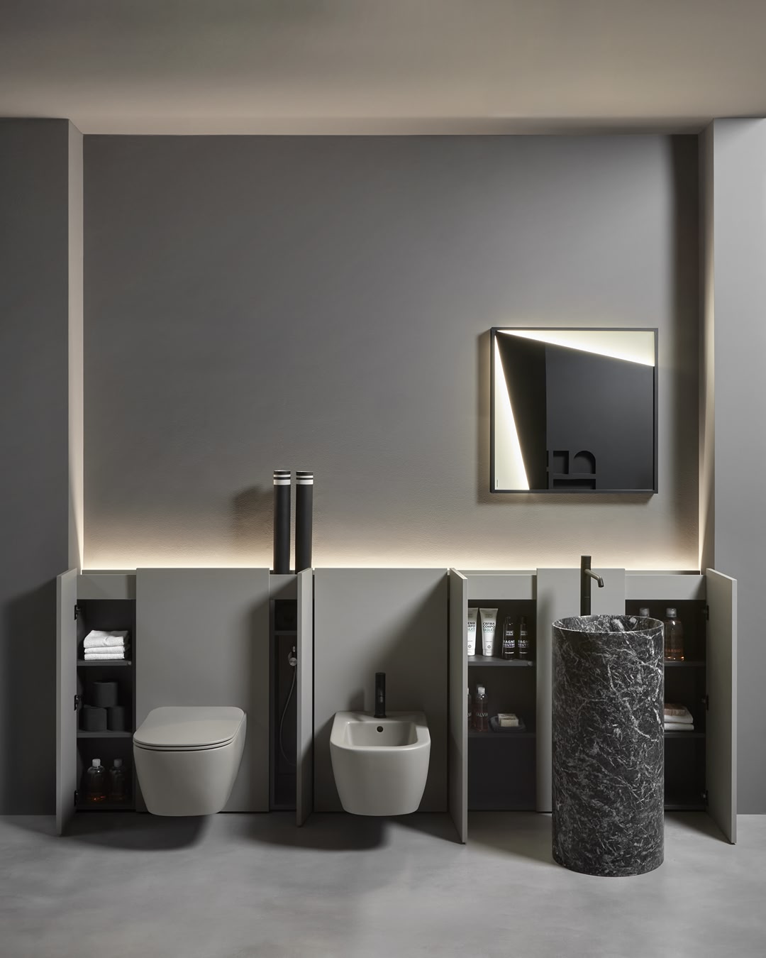 a boiserie that unifies indentations, projections and thicknesses