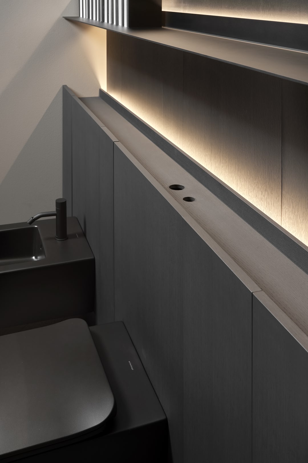 the protagonists of the bathroom environment