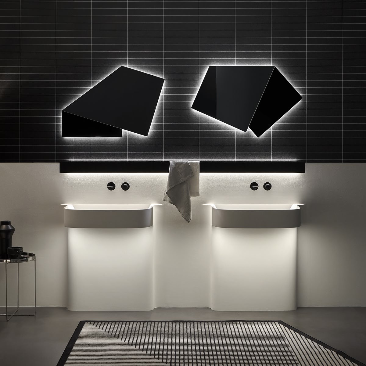 A piece which is borderline between reality and imagination 