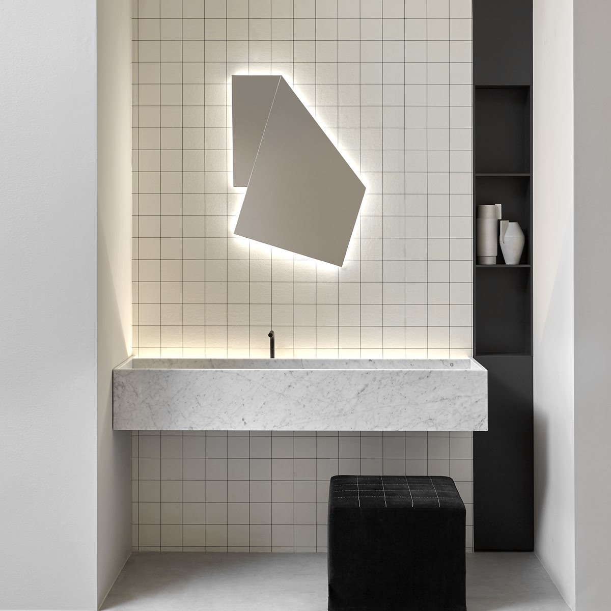 A piece which is borderline between reality and imagination 