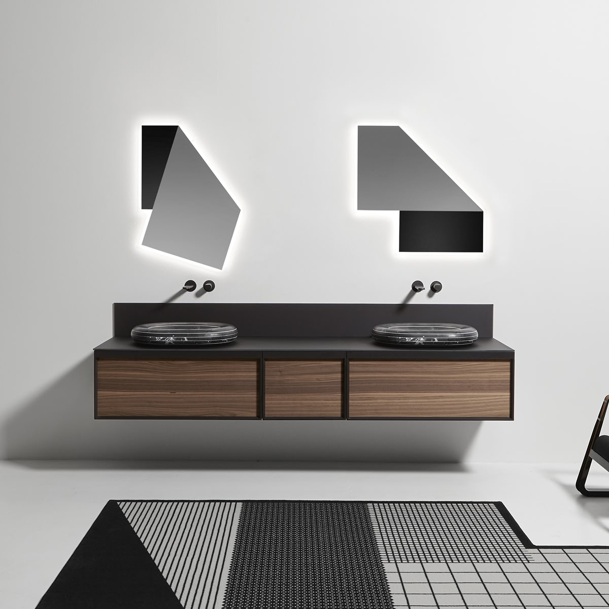 A piece which is borderline between reality and imagination 