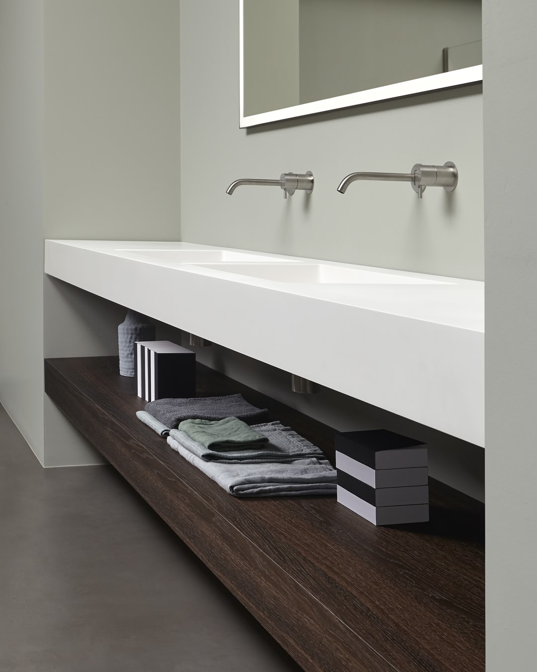 Puliti, essenziali, rigorosi, moderni.