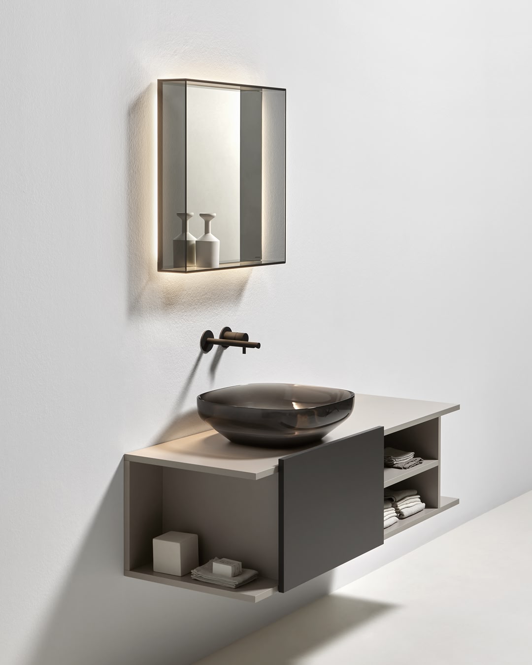 protects and disappears