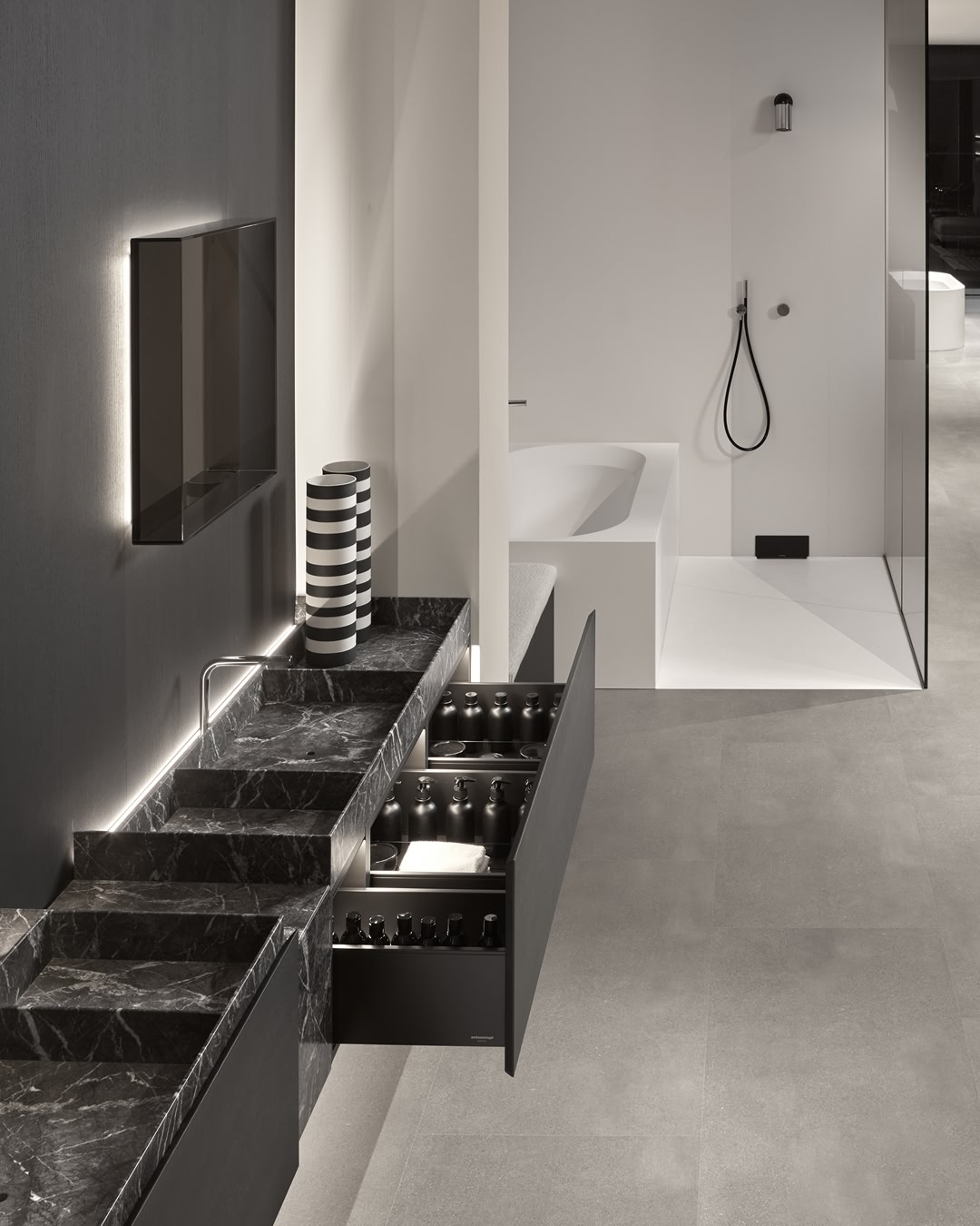 Sculptural and monumental