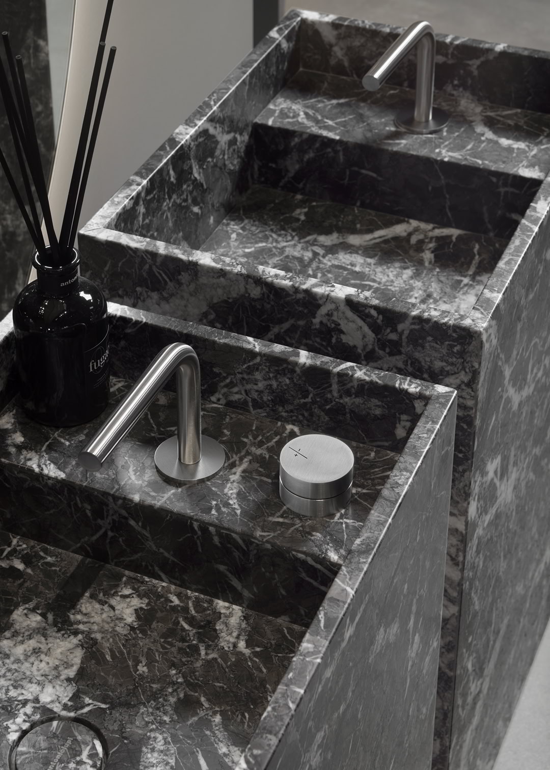 compact and slender conformations