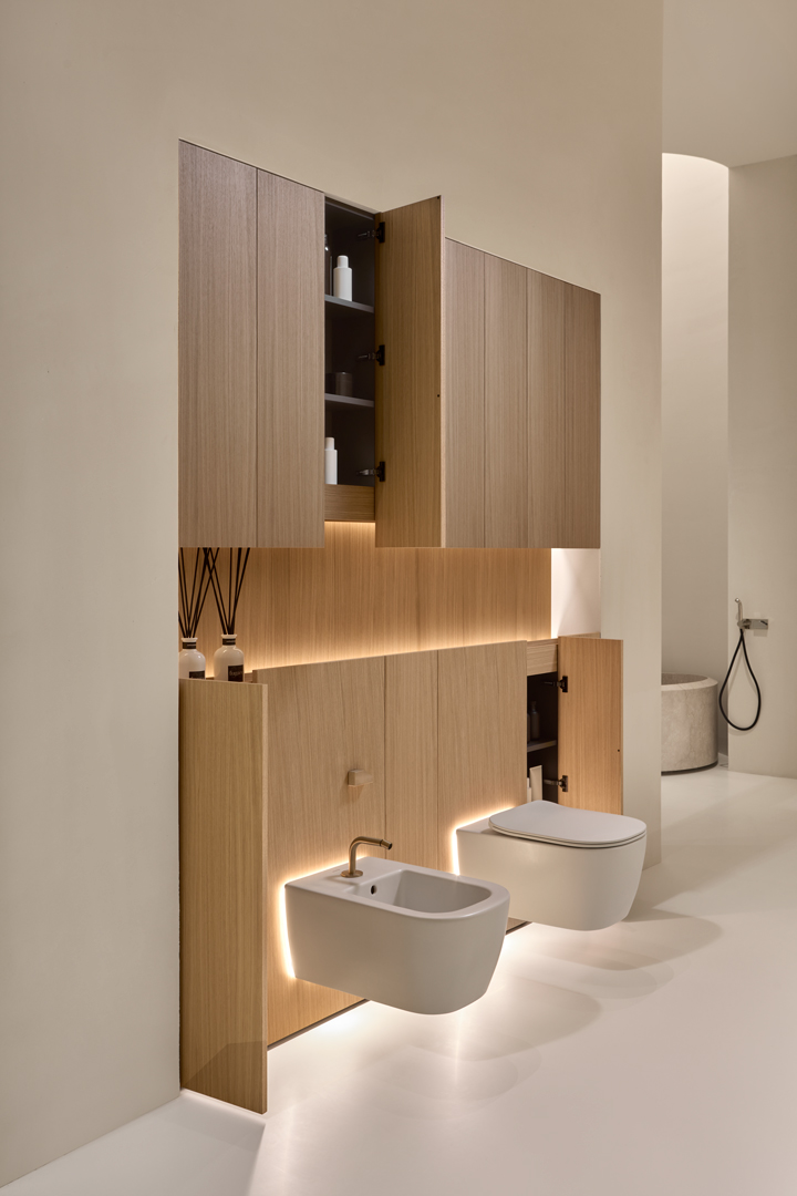 The sanitary fixtures are also available with a backlit Flumood panel