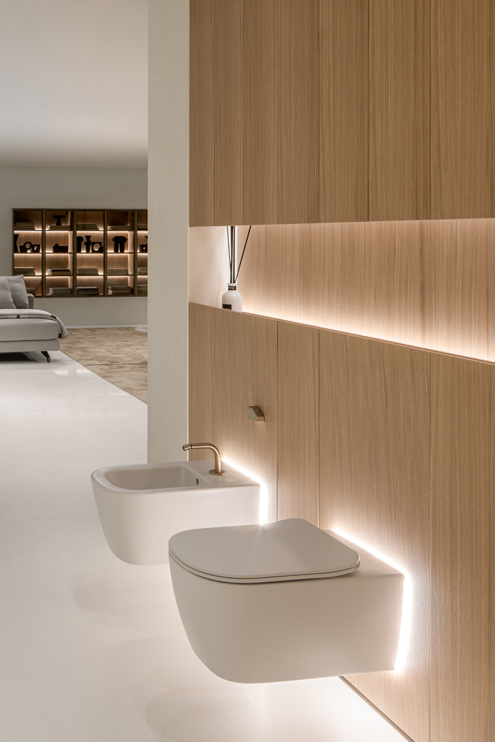 The sanitary fixtures are also available with a backlit Flumood panel